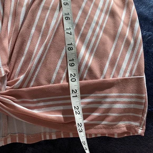 🥭(4 for $15) White and Pink Striped Top - Picture 4 of 7